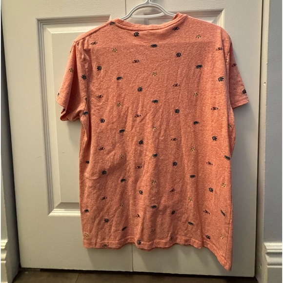T-shirt with little fish on it, size small - Picture 2 of 2
